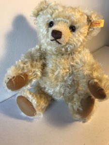 Exceptional Bears Steiff Growler