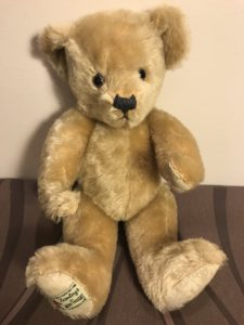 curiosity-cupboard-collection-merrythought-hamleys-bear